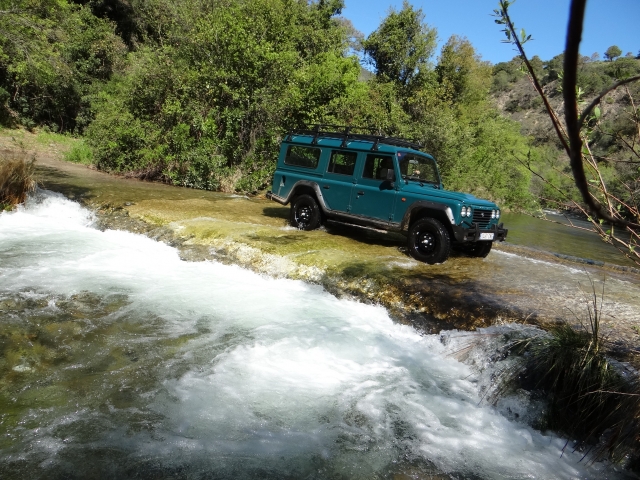 Manejando junto al agua