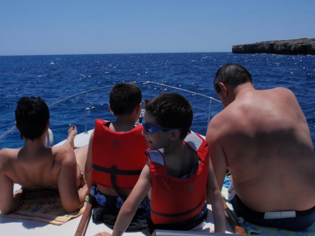 e-19716358-con-los-chicos-en-el-barco14883683439195.jpg