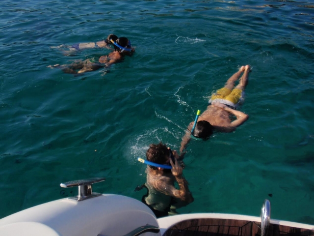e-19716358-snorkel-desde-el-barco14883683463766.jpg