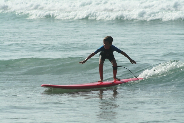 nino surfeando en lanzarote.jpg