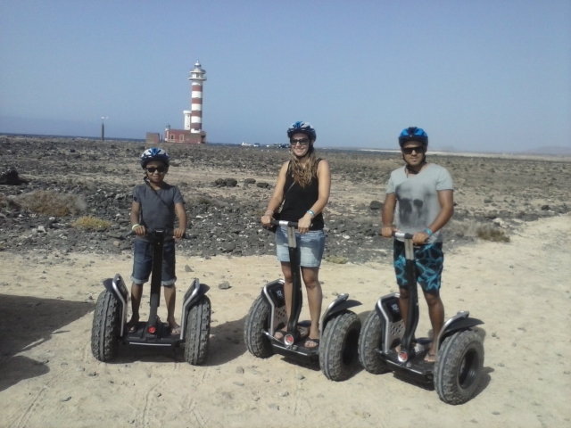  Famiglia sul percorso del Faro 