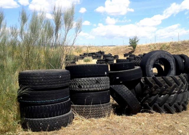 Neumaticos en el escenario de paintball