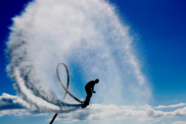  Flyboard 杂技飞行