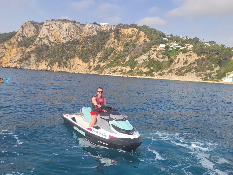 res_o-67183-motos-de-agua_de_natalia-aguilar-bosch_17839366573867.jpg