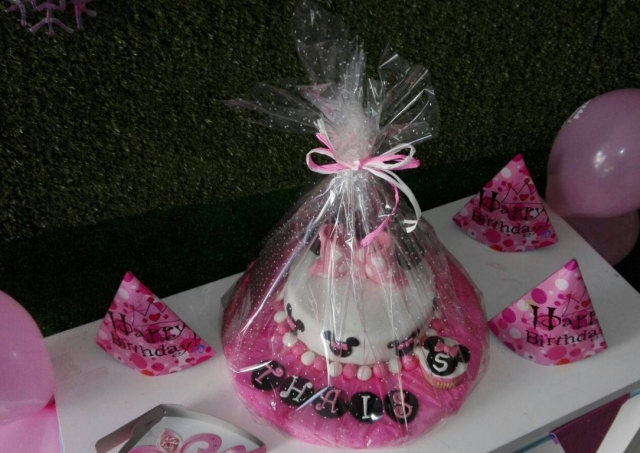  Torta con decorazione Minnie 