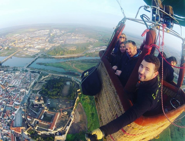  Passagiere im Ballonkorb 