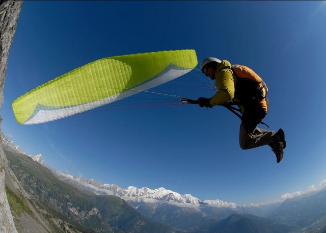  Parapendio sulla catena montuosa di Alicante 