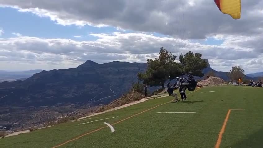 res_o-64160-parapente_de_lara-monclus-munoz_17440624195117.mp4
