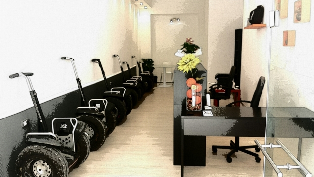 segways colocados en la pared