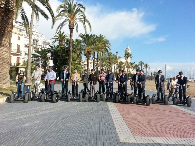Paseando por la ciudad con la empresa en segway