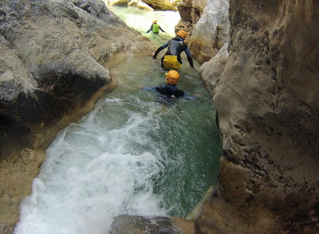 Caminando dentro del agua