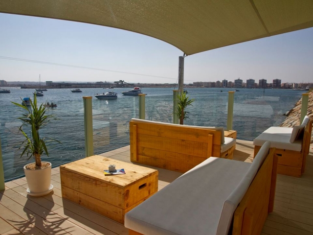 terraza chillout con vistas al mar