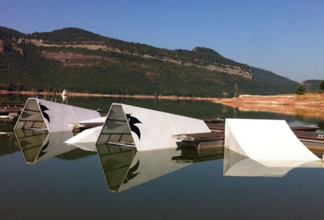 Wakepark en el embalse de Sau.JPG