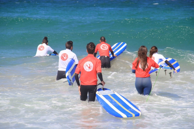 Alumnos en el agua