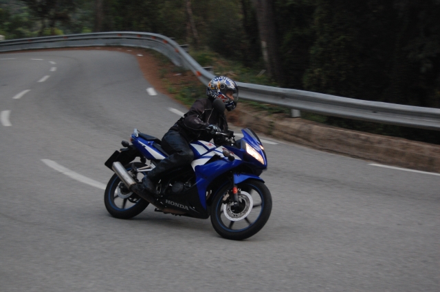  Guida su strada in moto 