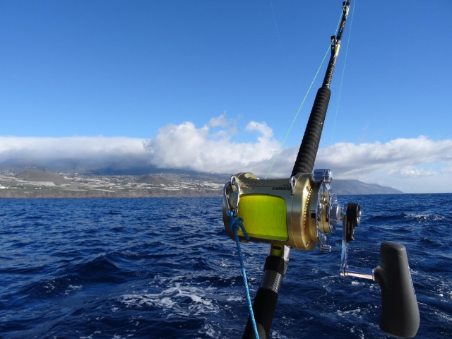 e-19719074-material-de-pesca-en-barco-en-tazacorte15217339138790.jpg