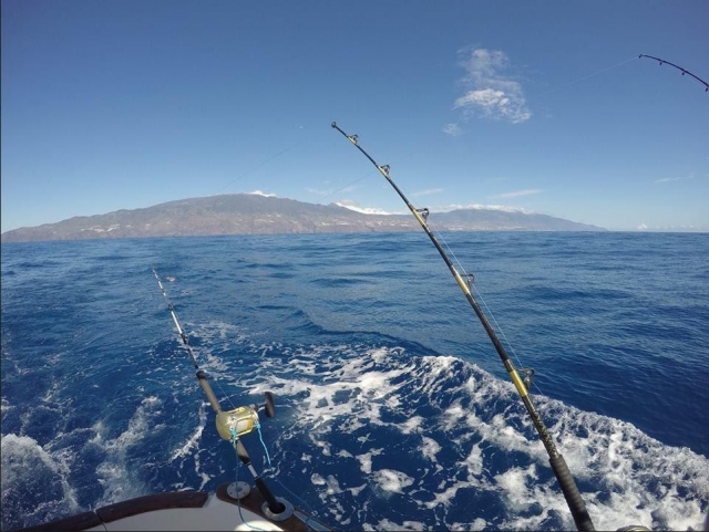 e-19719074-pesca-desde-barco-en-el-atlantico1521733915414.jpg