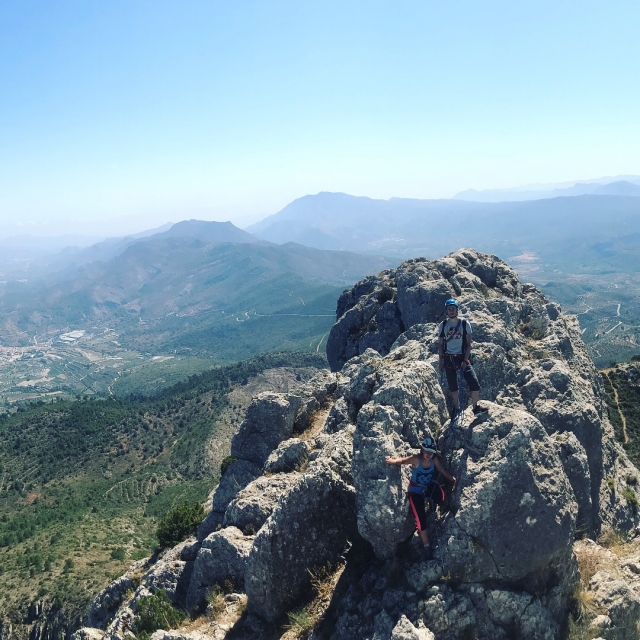 Subiendo a través de la grieta