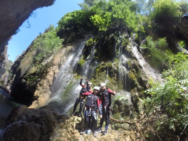  Stiamo sotto la cascata 