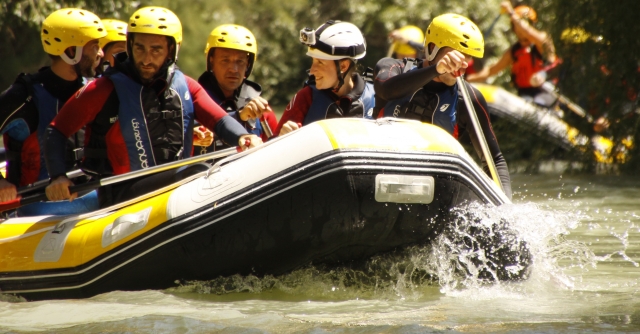  Divertirsi nel fiume 