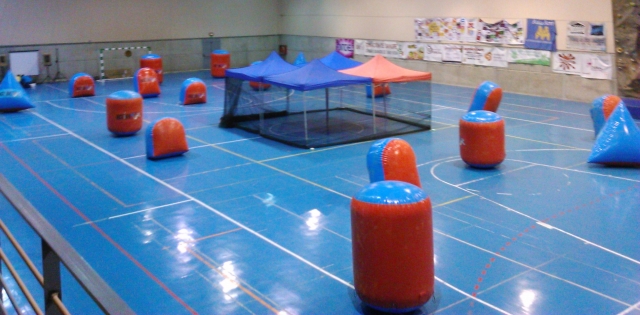 Campo da paintball al coperto