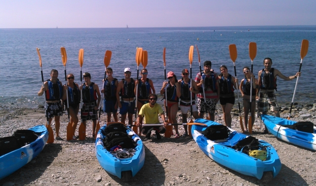  Portare i kayak in mare 