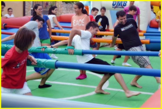 玩人体桌上足球