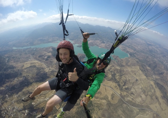La belleza de volar en parapente en Malaga