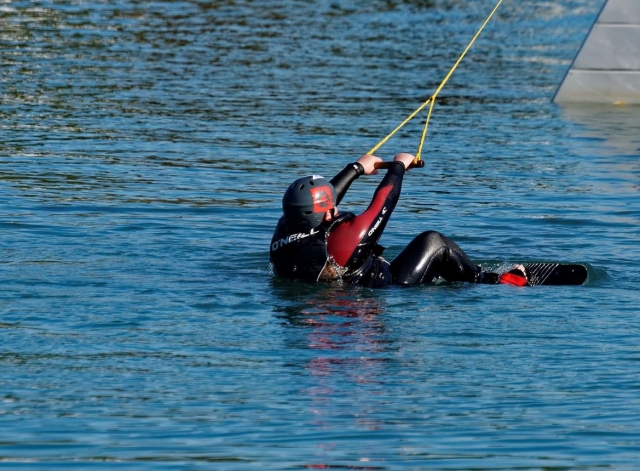 Antes de levantarse de la tabla de wake