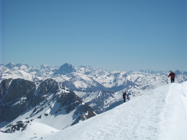 pirineo-esqui-travesia-bardal-montana-runnart-raquetas-de-nieve.jpg