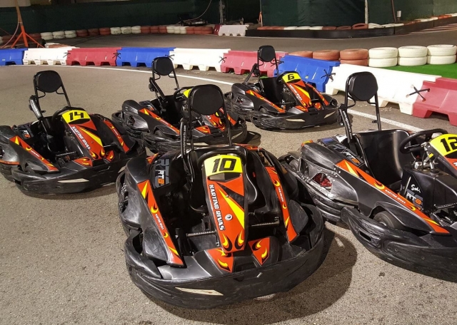KARTS IN NACHT -KREISE 
