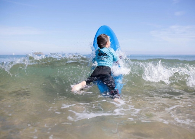 Aprendiendo surf en Suesa