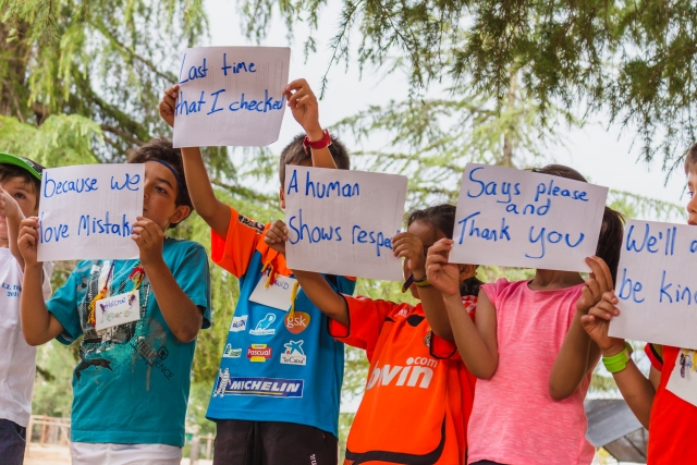  用英语展示海报 