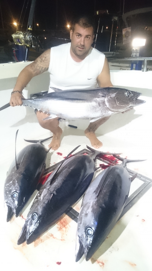  Con esso sulle ginocchia 