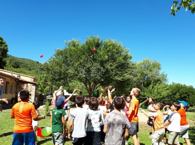 Jugando con globos en la Sierra de Gata