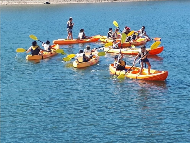 Kayak en el campamento en la Sierra de Gata