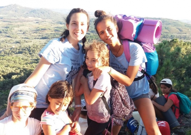 Senderismo en el campamento en la Sierra de Gata