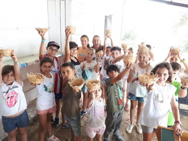 Taller de cestas en el campamento en Caceres.JPG