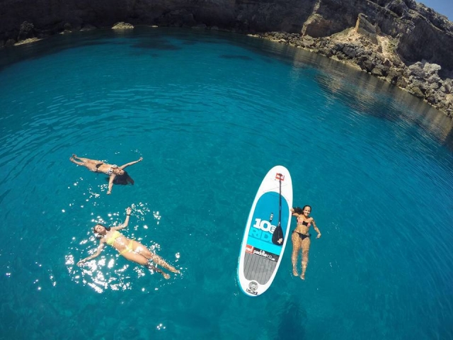  Banho a meio da excursão de SUP 