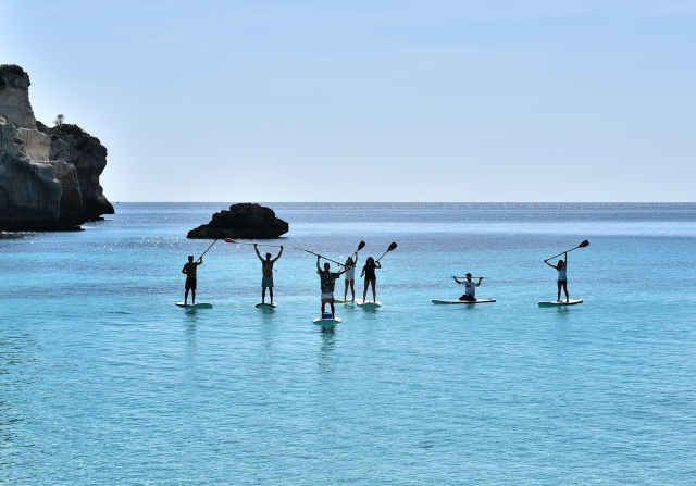 Nas pranchas de paddle surf na enseada 