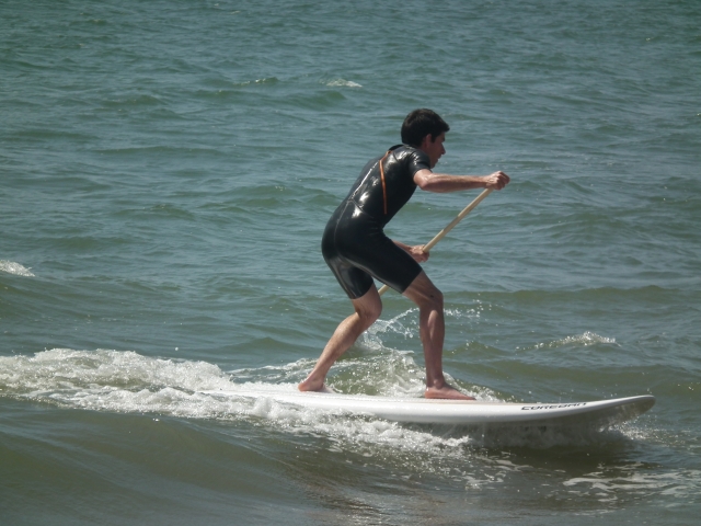 remando sobre la tabla