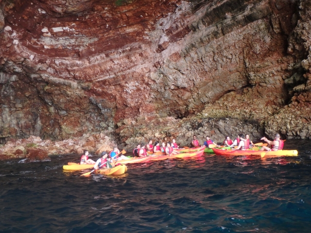 Descubre las cuevas en kayak
