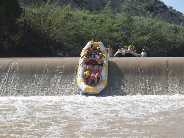 En la balsa de rafting