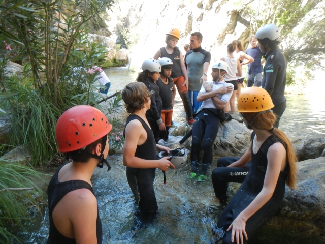  Family canyoning 