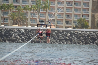 res_o-65834-parascending_de_neil-williams_17586118136099.jpg
