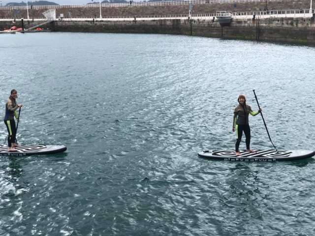  Praticare paddle surf con gli amici 