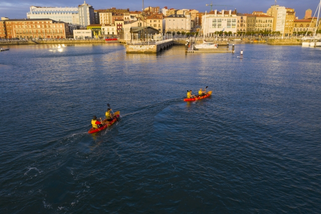  Pagaiare al tramonto in kayak 