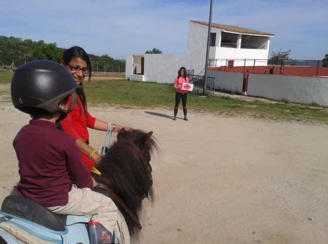 Chiquitin aprendiendo en pony