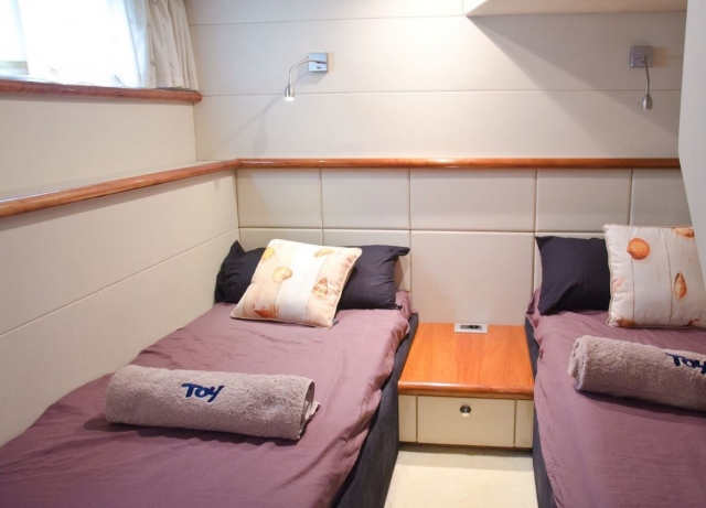  Cabin with single beds 