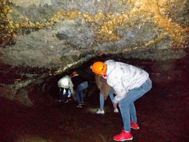 Crouching under the rock 